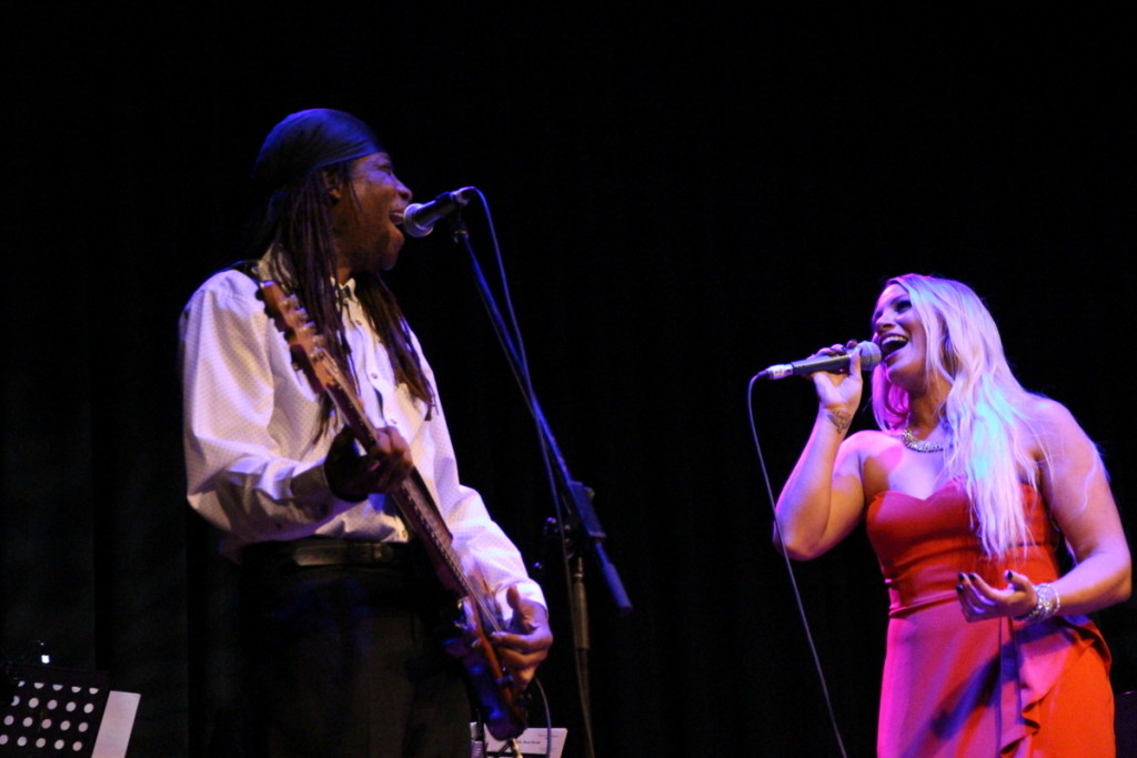 PACKED HOUSE & LIVELY CROWD @ DEE WHY